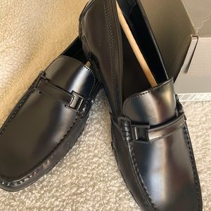 NEW Kenneth Cole black loafers
